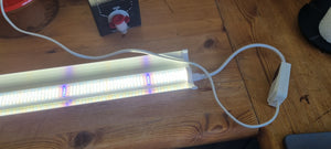 Nyhet: 2 stk Vekstlys med reflektor, Timer og beskyttede led dioder, 98cm. 75watt.
