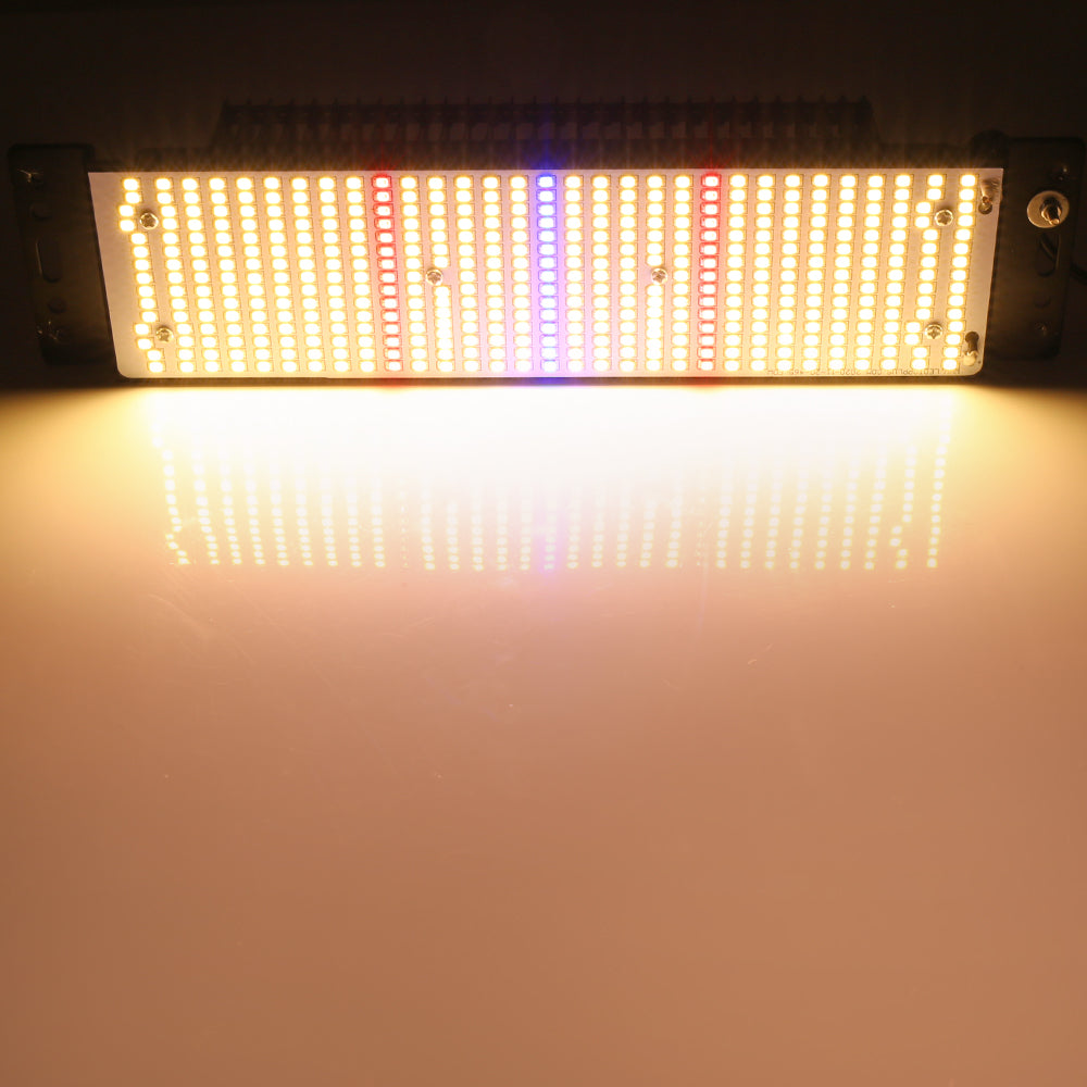 Effektivt og lyssterkt fullspektrum LED vekstlys som gir kraftigere plater. Colere.Pro-15